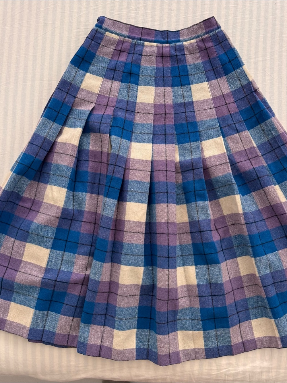 Plais pleated midi skirt with button closure blue purple